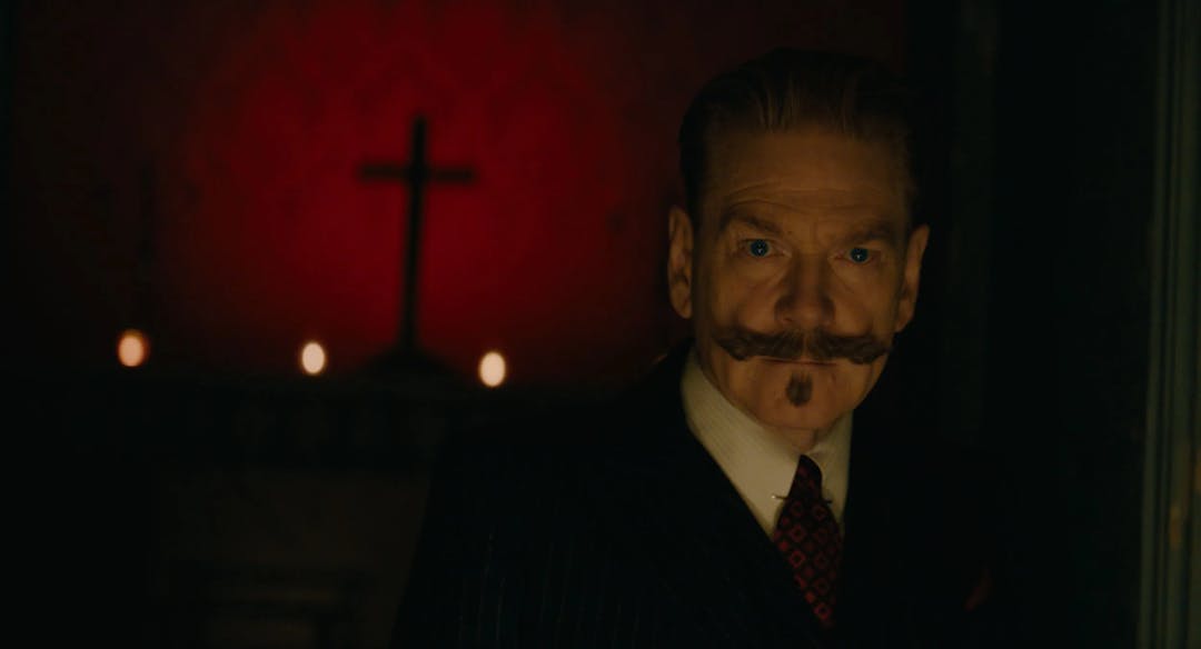 Venetsian aaveet yllättää sijoittamalla Hercule Poirot'n kauhuelokuvaan