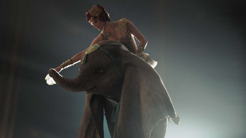Dumbo lentää taas! Näytelty elokuva nousee taianomaisiin ulottuvuuksiin, vaikkei ihan alkuperäisen animaation korkeudelle